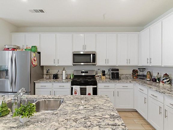 3rd image of 3625 Chelsea Street