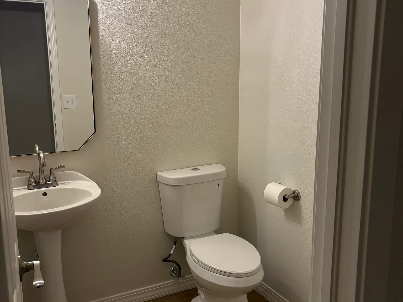 2 bed, 1870 sqft, $2,415 — Photo 3