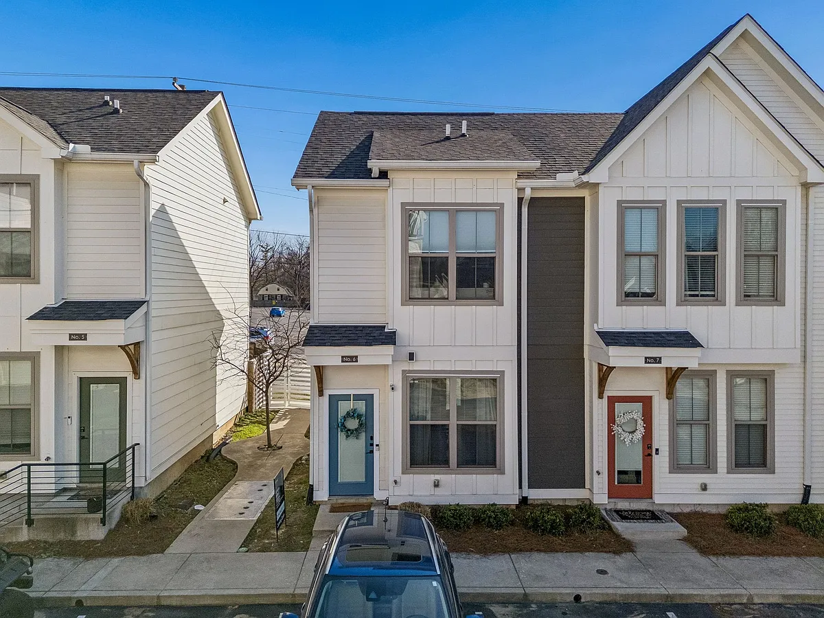 Building Photo - 100 Thompson Ln #6