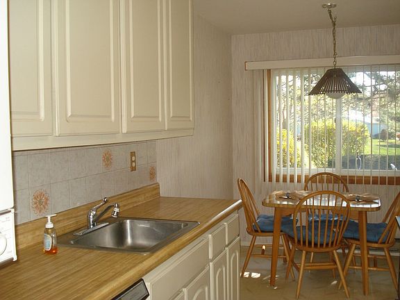 3rd image of 207 Flair Ct E
