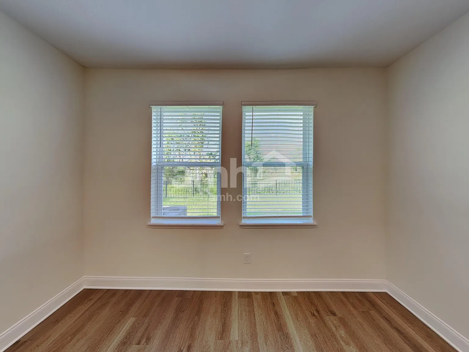 5 bed, 3.0 bath, 2377 sqft, $2,960 — Photo 4