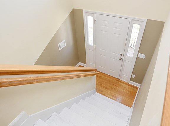 4th image of 107 Richmond Dr
