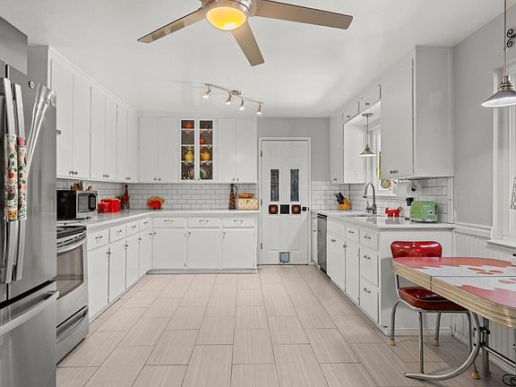 3rd image of 2573 Bryan Way