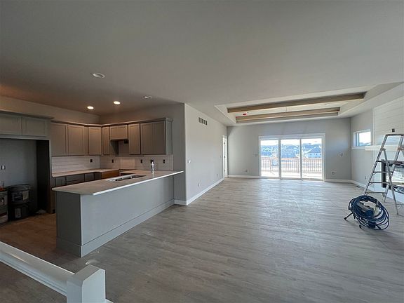 4th image of 1295 Berkshire Ln