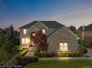 321 Knorrwood Dr, Rochester, MI 48306