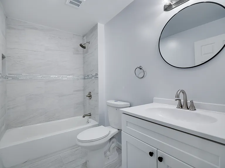 523 Sarah St #B — Photo 10