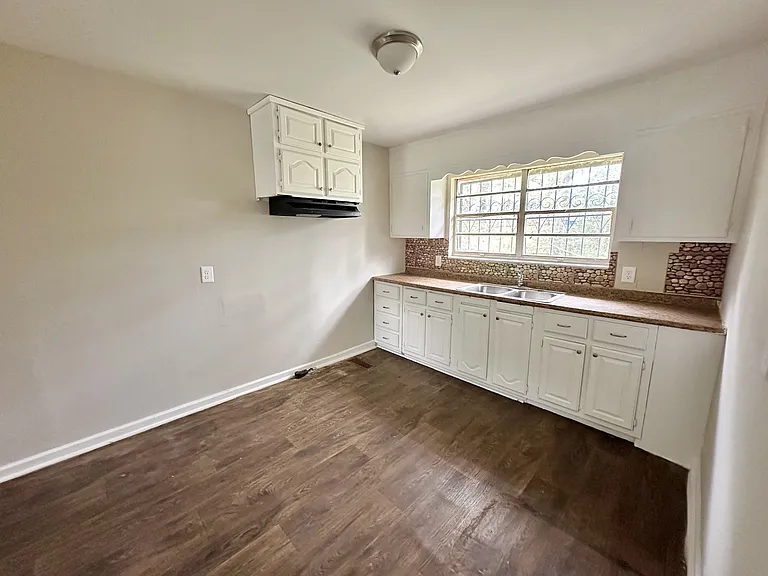 5301 Main St — Photo 4