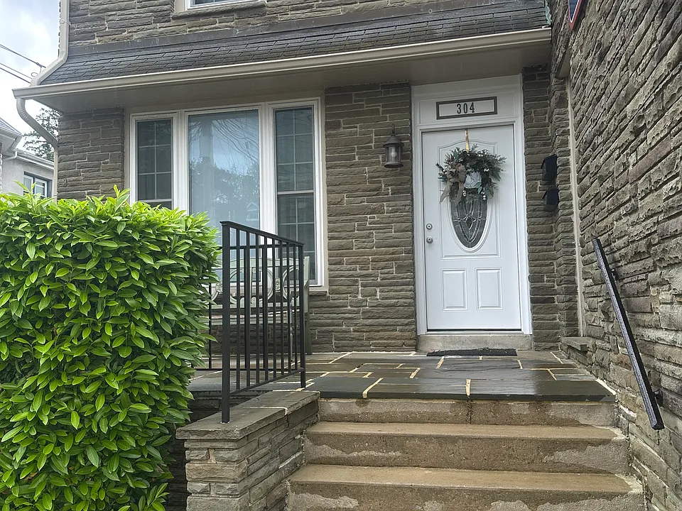 304 E Lancaster Ave #2