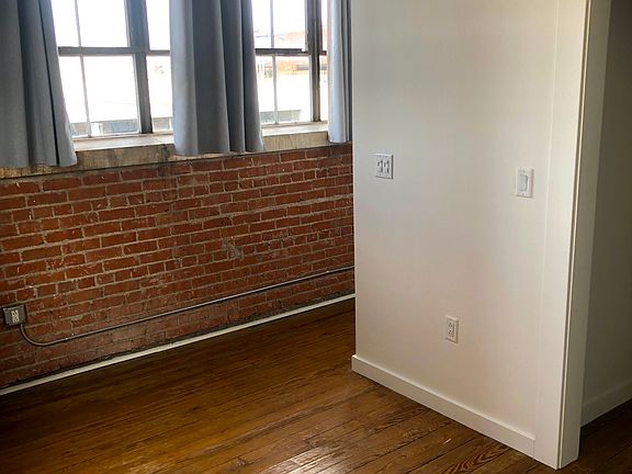 2nd image of 800 Austin Ave #503
