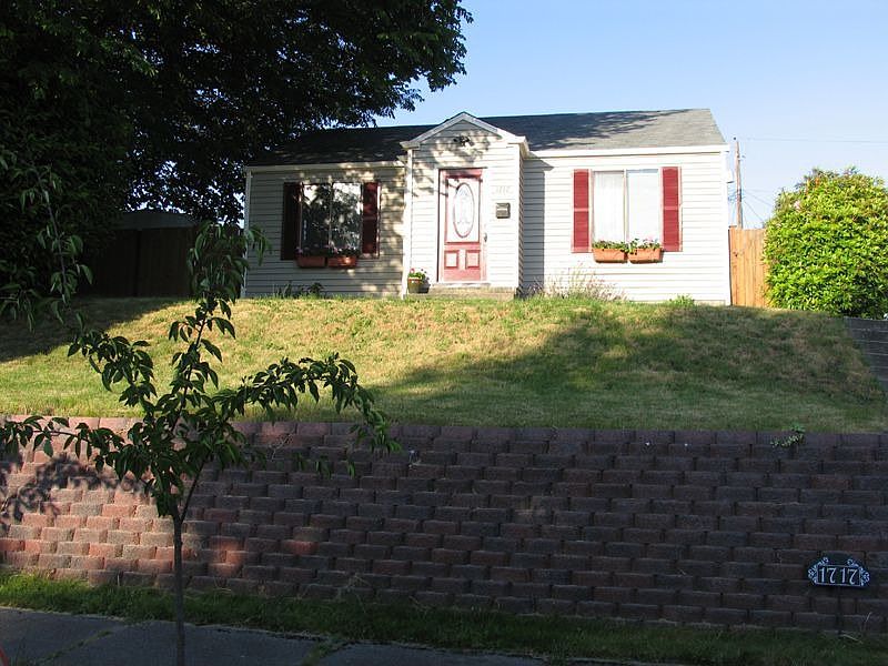 1st image of 1717 S Fife St