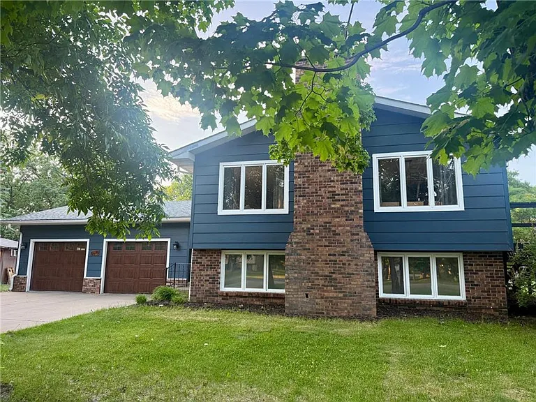 6078 Donald St — Photo 2