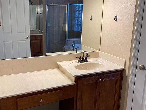 5th image of 33112 Irongate Dr