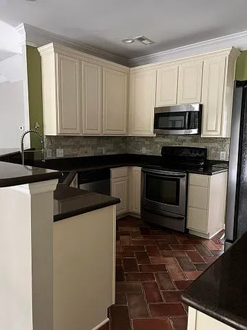 5007 Whitfield Ct — Photo 8