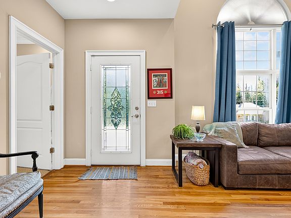 4th image of 238 Magnolia Cir