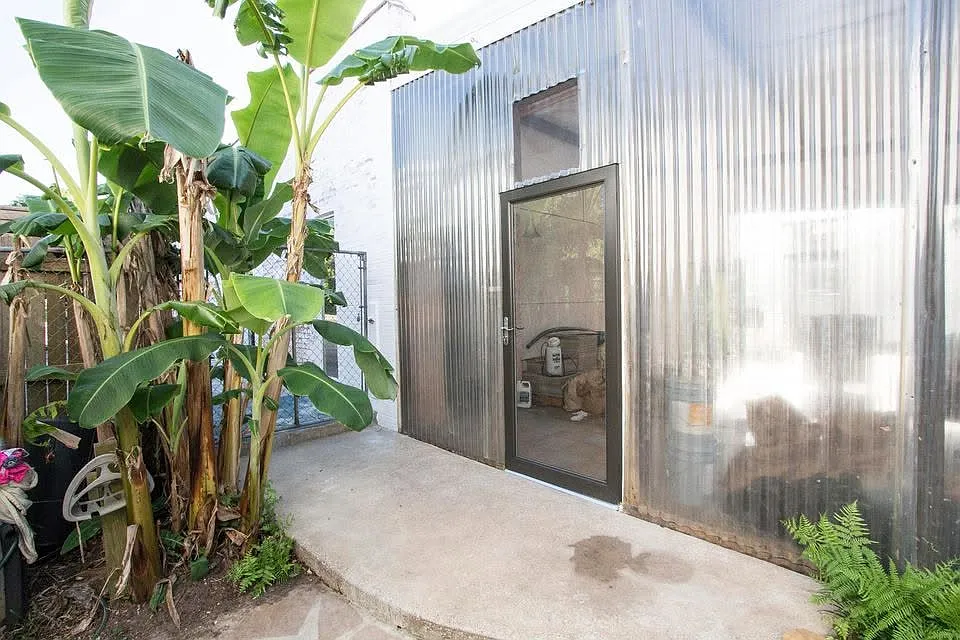 1 bed, 1.5 bath, 2044 sqft, $1,900 — Photo 2
