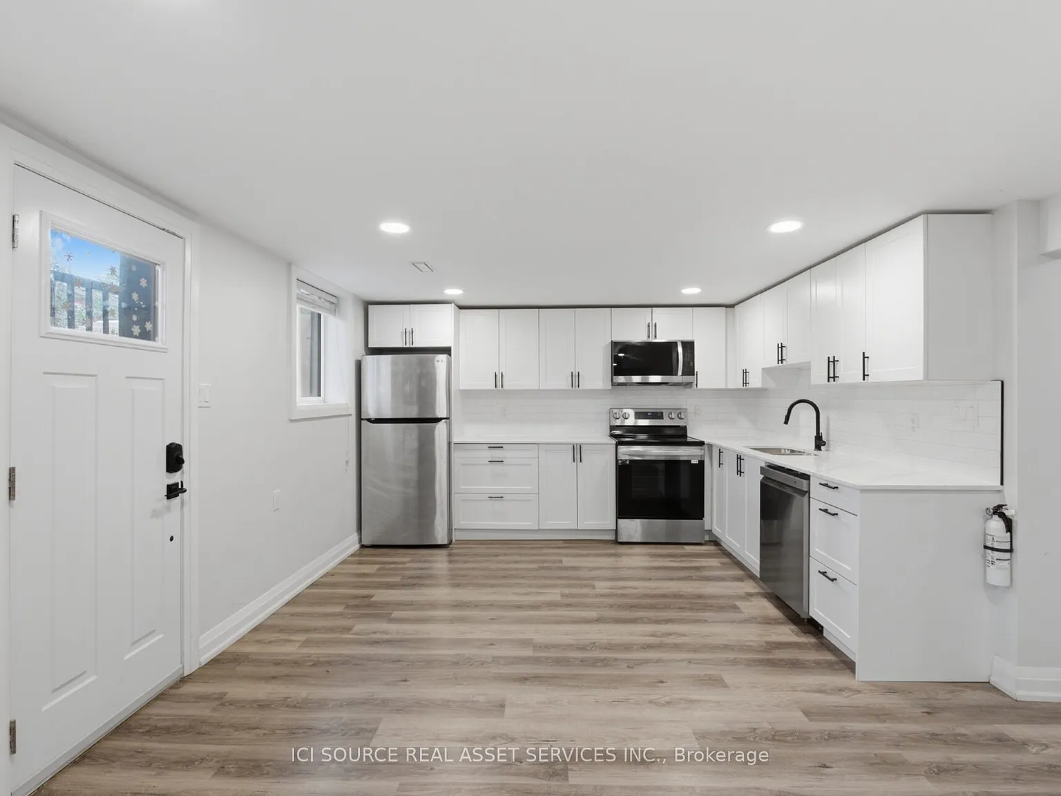 3 bed, $2,200 — Photo 2