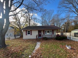 266 Station Rd, Bellport, NY 11713