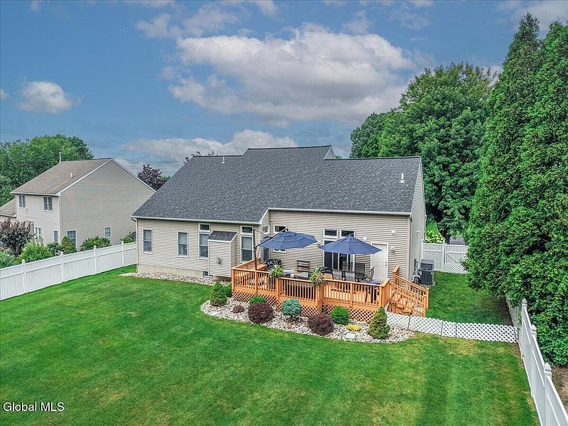 4th image of 13 Bergen Woods Drive