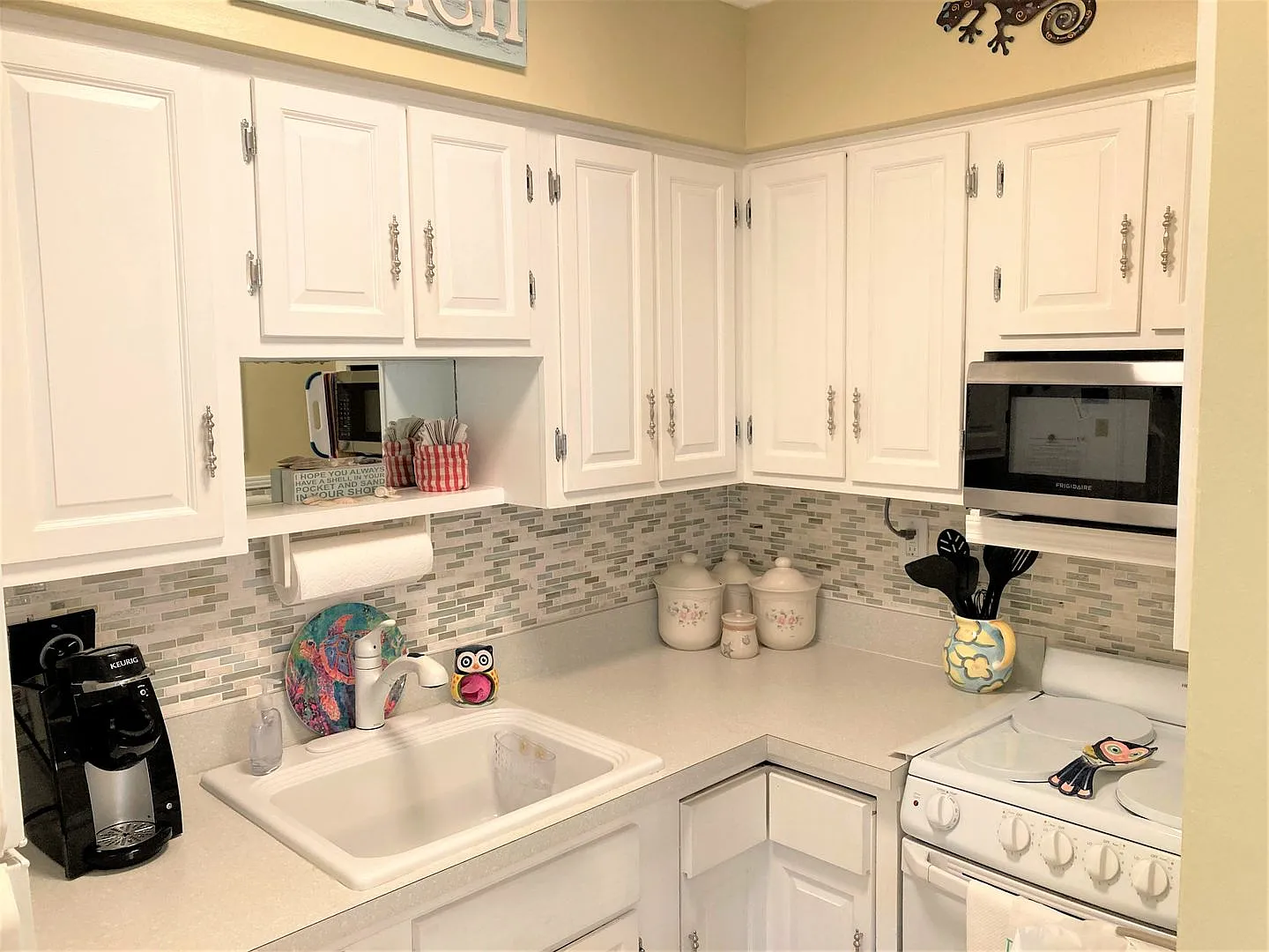 Available August 1-2026.....Nice One Bedroom $1,750/Month Centrally Located On Marco Island... — Photo 4