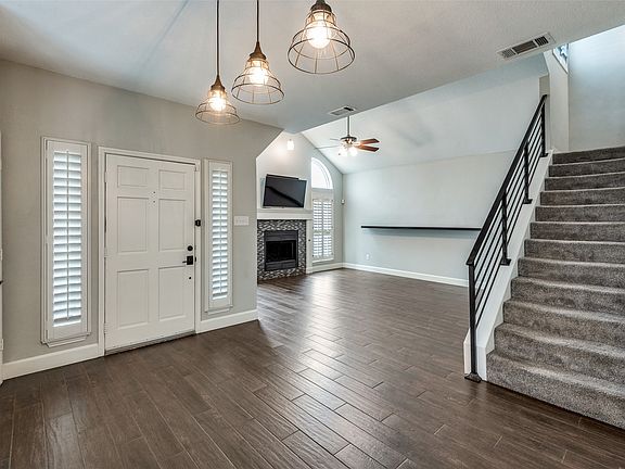 4th image of 533 Raintree Cir