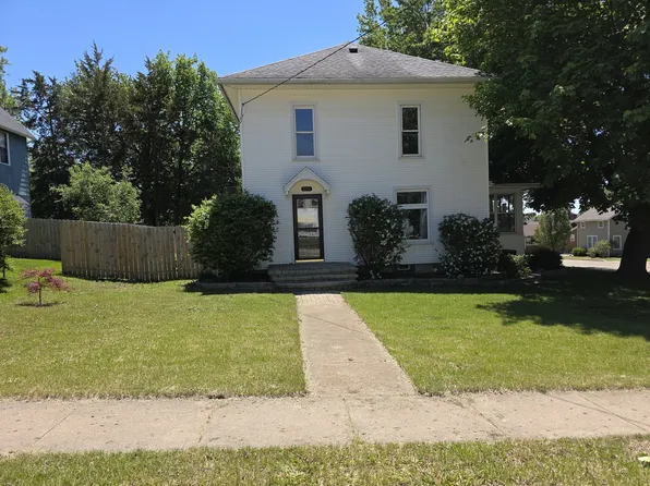 200 E North St, Walnut, IL 61376