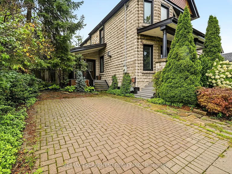 359 Herkimer St #UPPER — Photo 2