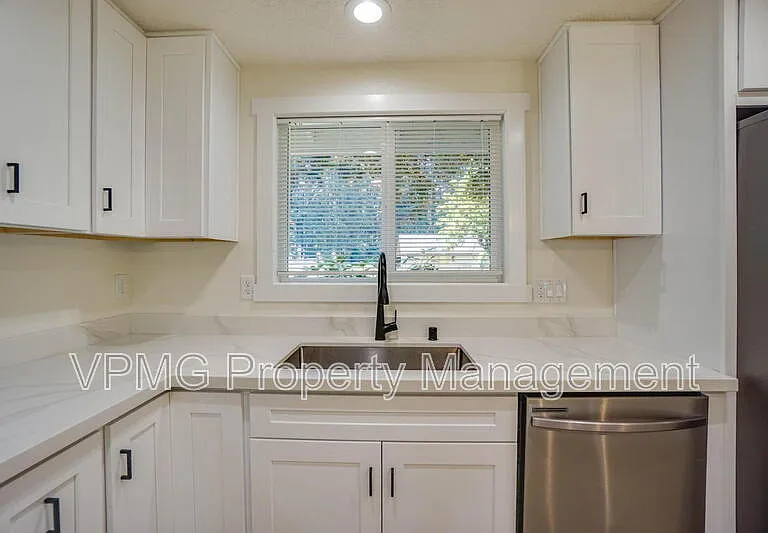 19419 NE 11th St — Photo 20