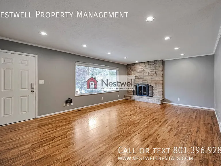 1335 E Maplewood Dr — Photo 14