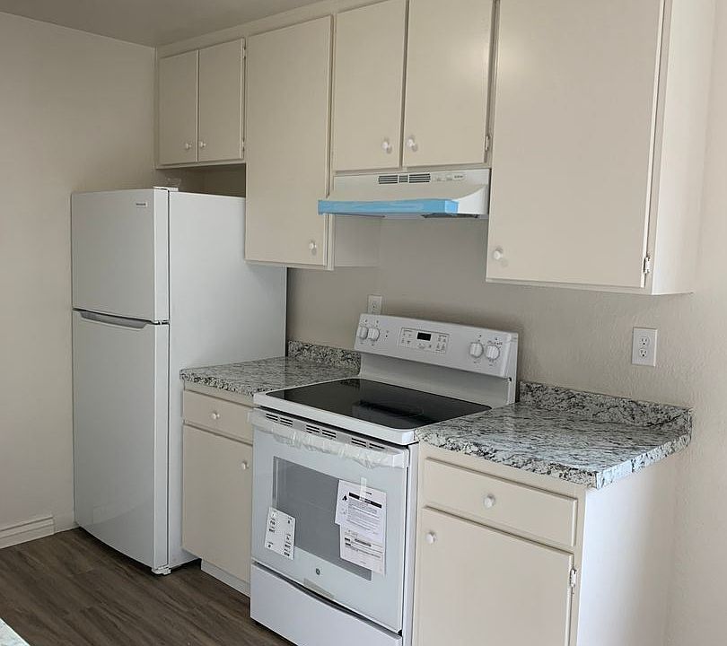 1st image of 1065 E Washington Ave APT B