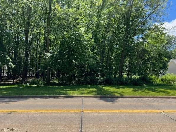 36580 Reeves Rd, Eastlake, OH 44095