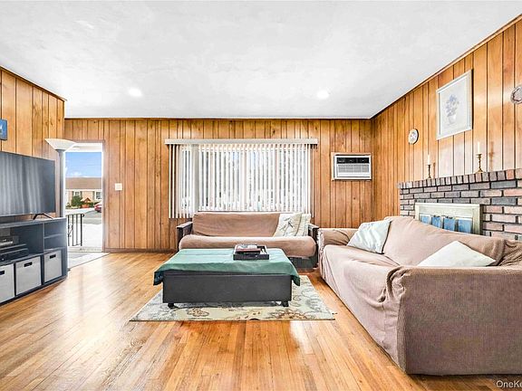4th image of 1097 Carll Drive