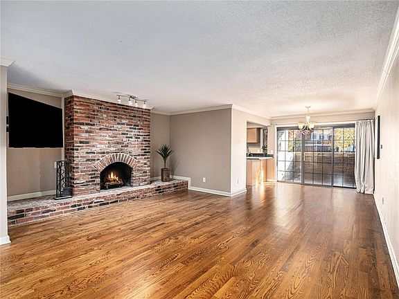4th image of 114 E 41st St APT 2