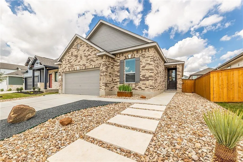 3 bed, 2.0 bath, 1753 sqft, $1,795 — Photo 1
