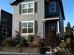 260 Rockfellow Pl, Talent, OR 97540