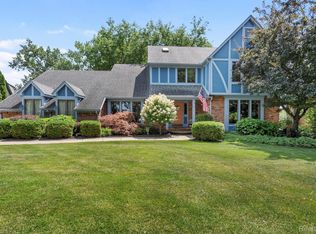 10601 Brodhead Rd, Grosse Ile, MI 48138