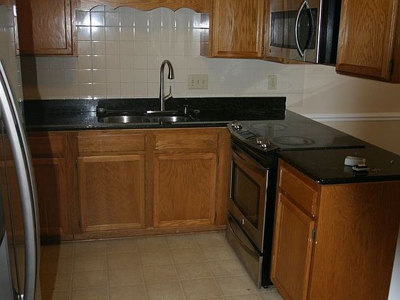 3rd image of 10 Brandy Ct