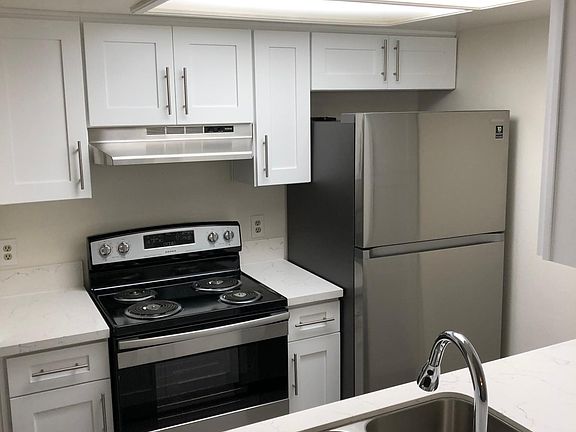 4th image of 3940 Eagle Rock Blvd #227