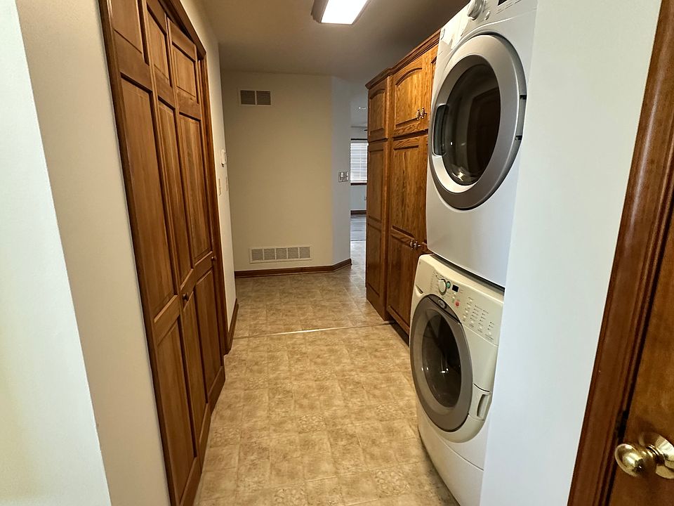 1st image of 319 Columbia St