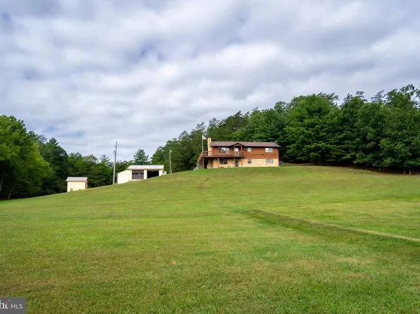 672 Creek Rd, Berkeley Springs, WV 25411