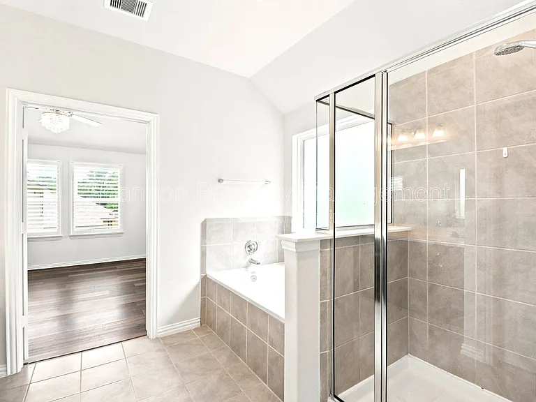 1202 Vilamoura Ct — Photo 30