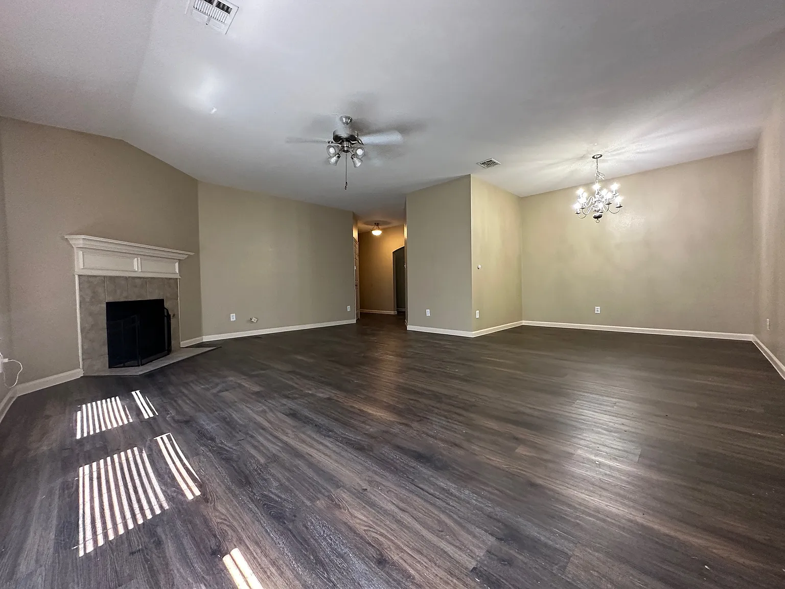4 bed, 1984 sqft, $2,295 — Photo 2