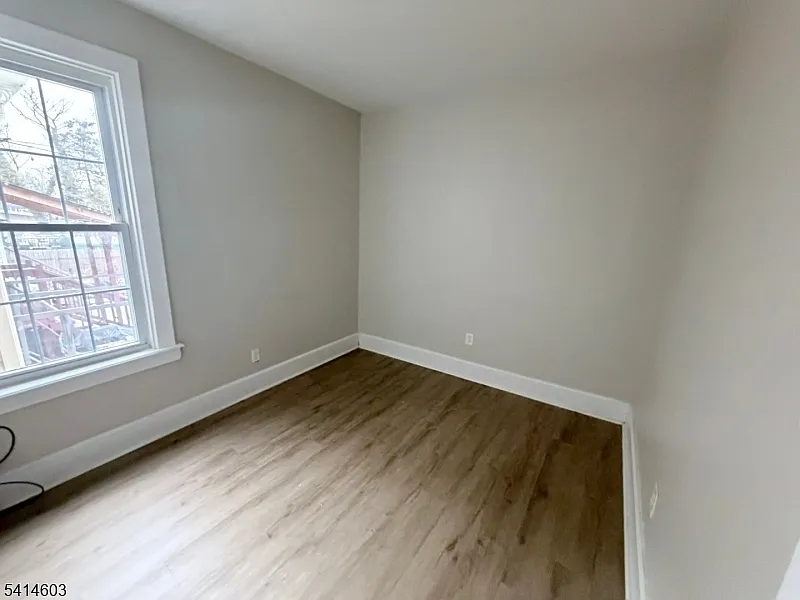 3 bed, 1.0 bath, $2,100 — Photo 4