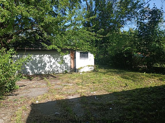 2nd image of 18830 Hull Ave
