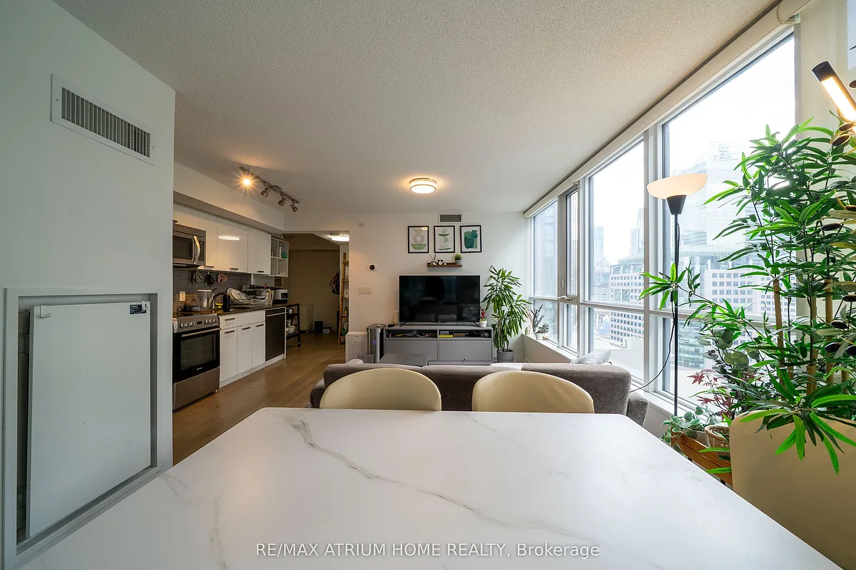 Building Photo - 295 Adelaide St W #1709