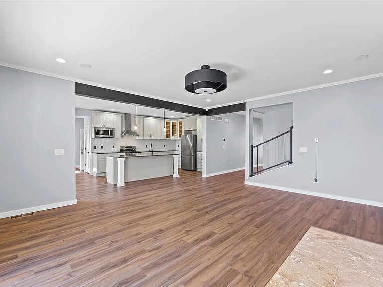 1306 Roberto Rd — Photo 6