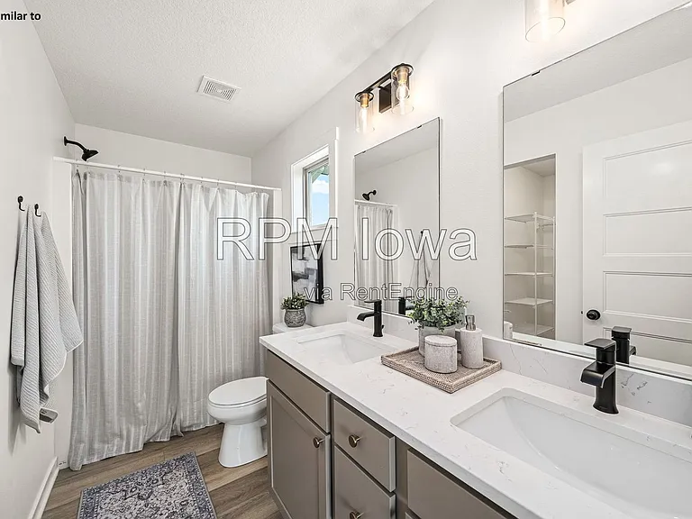 385 NW Ashley Ave — Photo 10