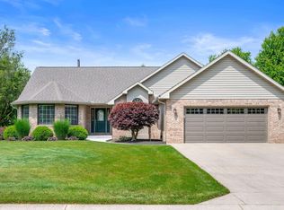 709 Greenland Ln, Yorktown, IN 47396