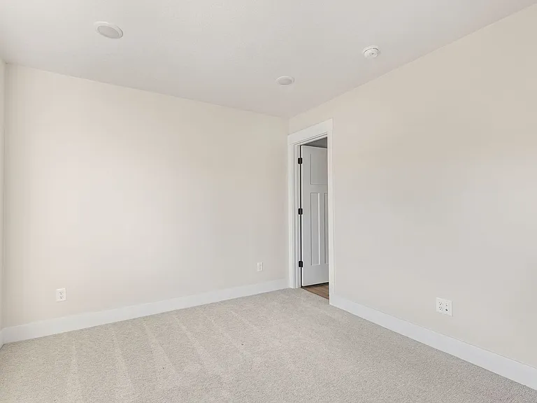 The Grove Apartments — Photo 27
