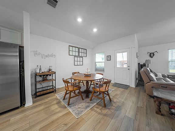 4th image of 440 Sebring Cir
