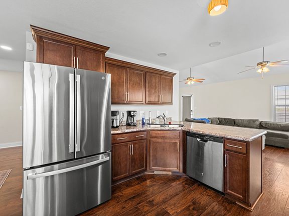 5th image of 1005 Harding Dr